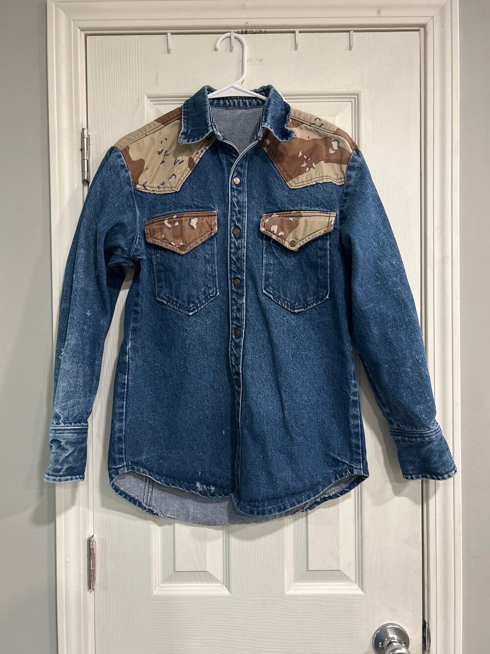 Vintage Lee’s Men's Denim Shirt Jacket with Camo Accents - Blue